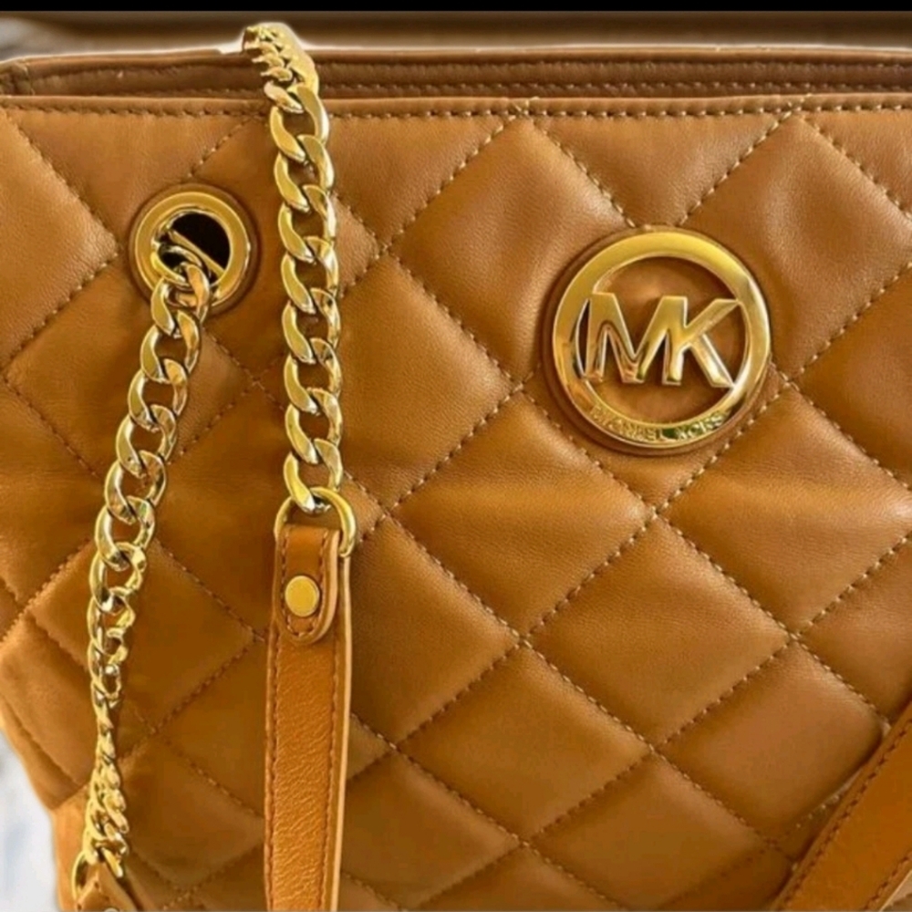 Michael Kors Chic Acorn Quilted Large Tote- Euc - Picture 3 of 5